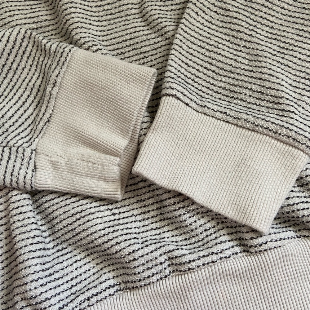 Universal Threads Pullover - Picture 3 of 3